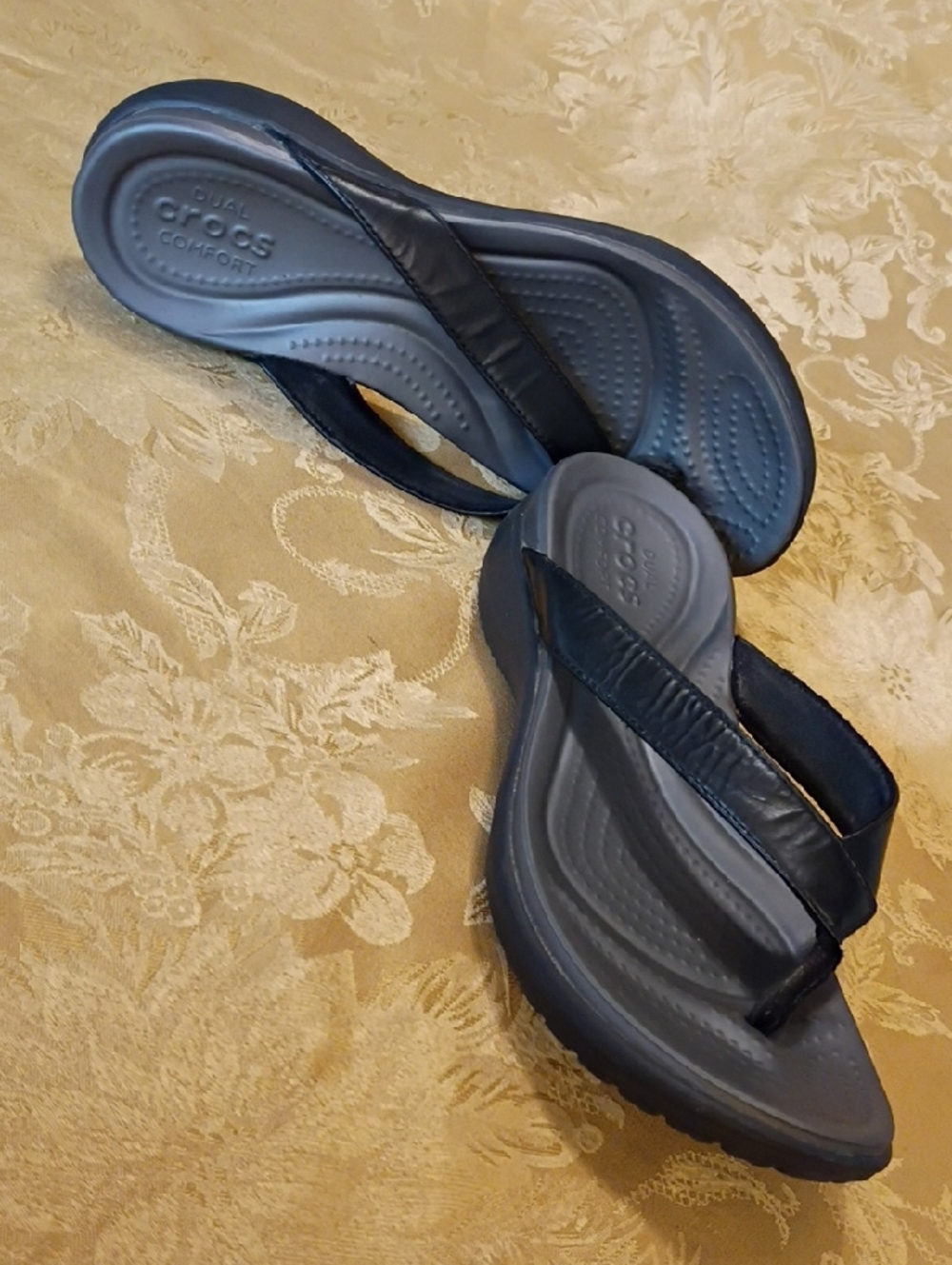 CROCS Black Leather Upper Dual Comfort Flip Flops Women's 8.0